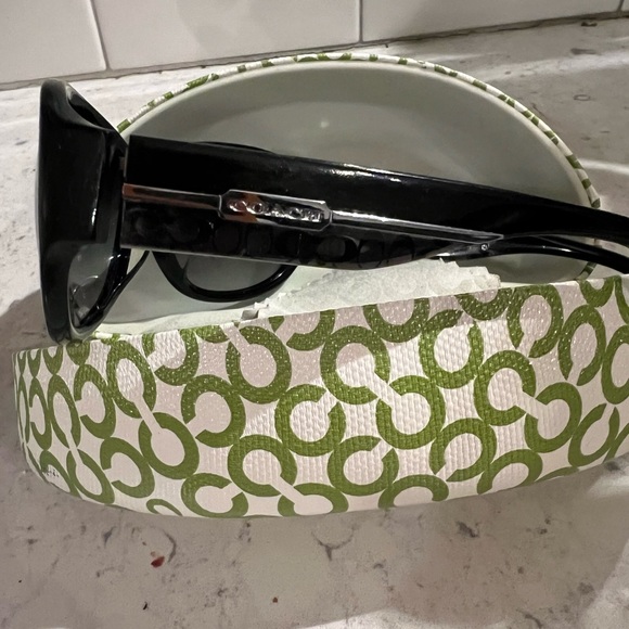 Black Women’s Coach Sunglasses - Picture 2 of 8